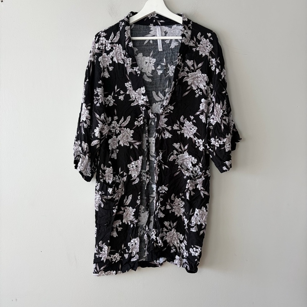 Spiritual Gangster Black Floral Open Front Tie Waist Kimono‎ One Size